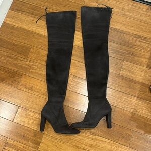 Stuart Weitzman stunning gray boots are a classic choice